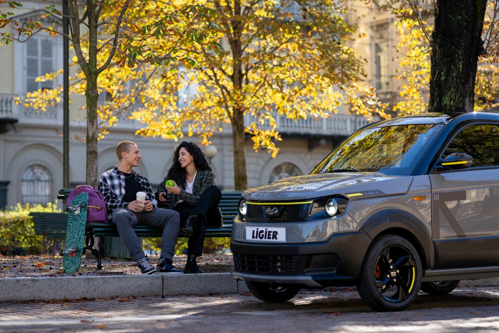 brommobiel  Ligier Myli bij garage Lateur